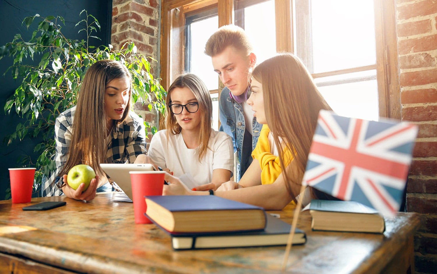 Classmates Discussing Something Wakacyjny kurs jezyka angielskiego (1)